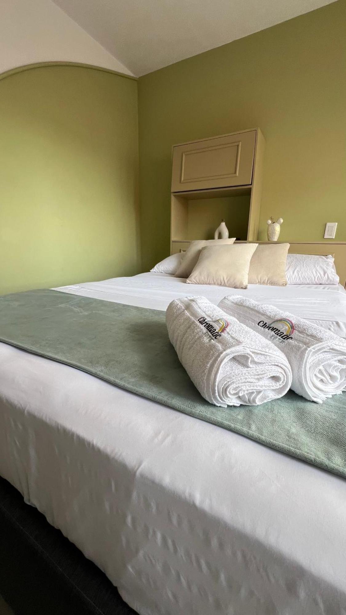 Guatapé Hotel Chromatic מראה חיצוני תמונה
