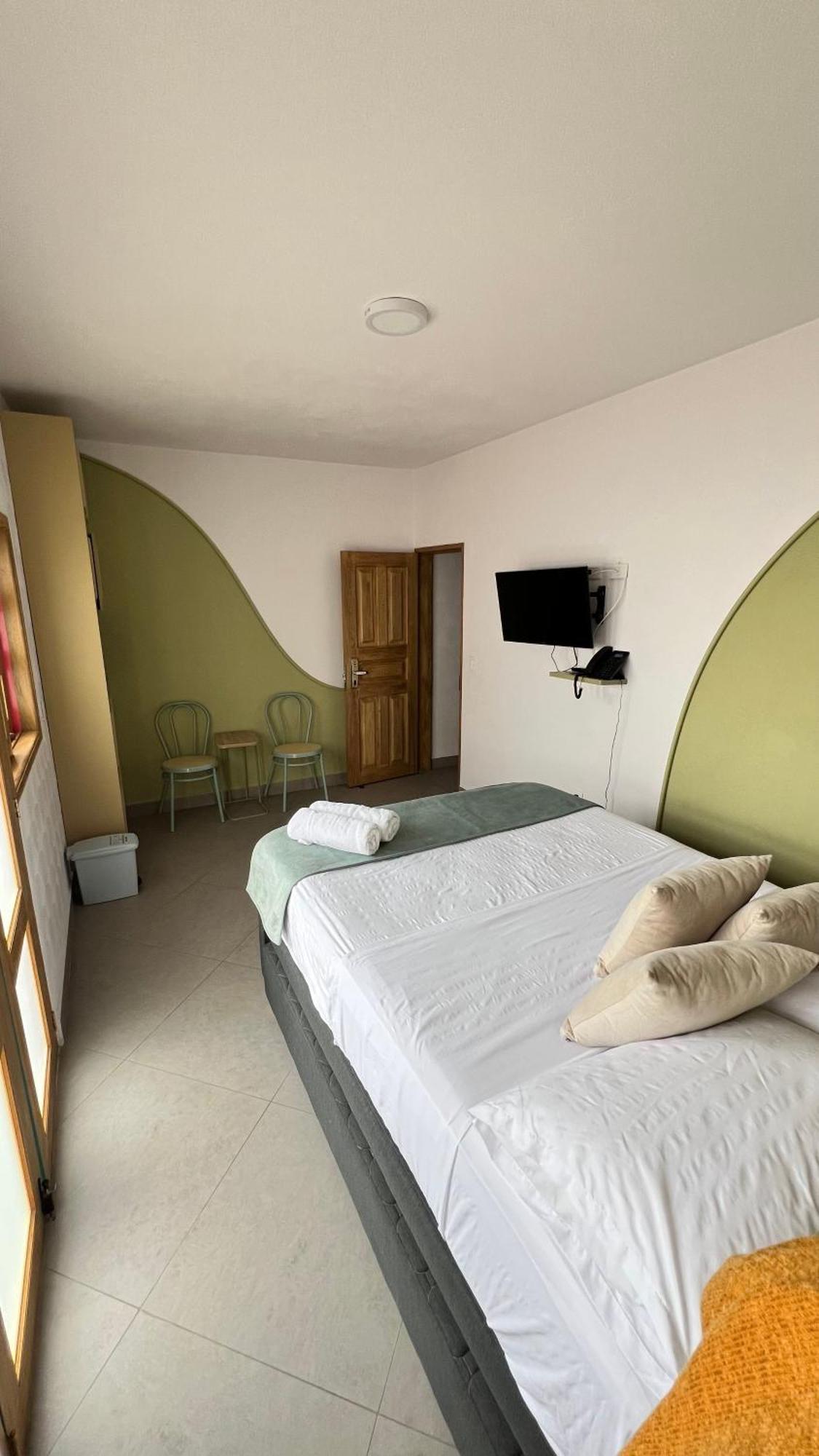Guatapé Hotel Chromatic מראה חיצוני תמונה