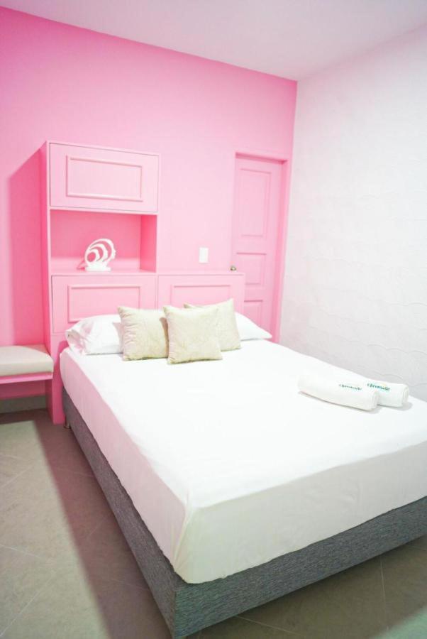 Guatapé Hotel Chromatic מראה חיצוני תמונה